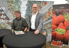 Martin Wakker en Hans Lodder van Fruitmasters. Sponsor dit jaar en de winnaar van de smaaktest met Favori.
